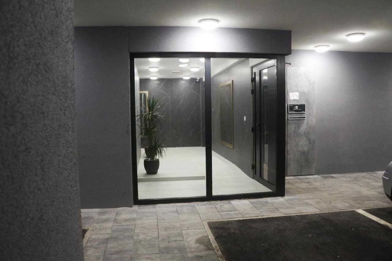 Apartman Natasa Sa Podzemnom Garazom Banja Luka Bagian luar foto
